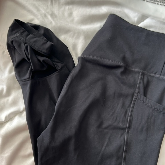 Free Movement Cropped Women’s Leggings Black- Knot at Ankle - Picture 9 of 9